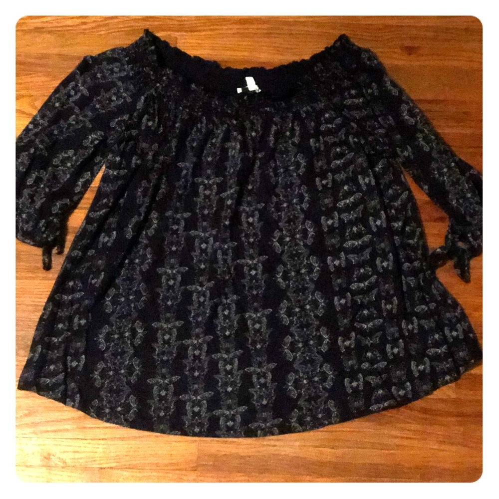 Off the shoulder blouse w/ design